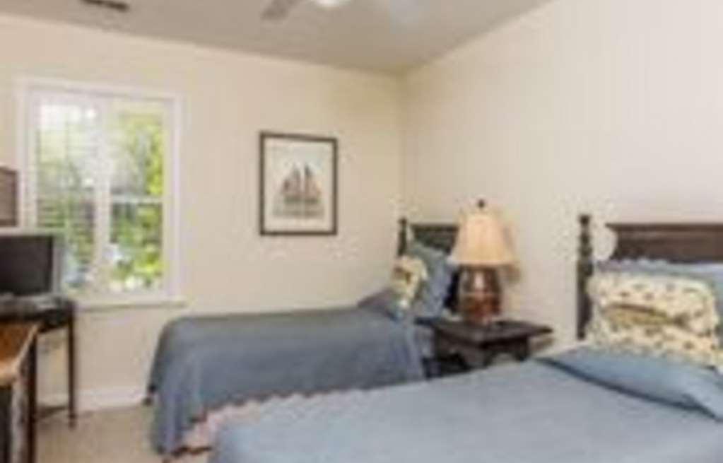 Sea Gate Inn St. Simons Island Стая снимка